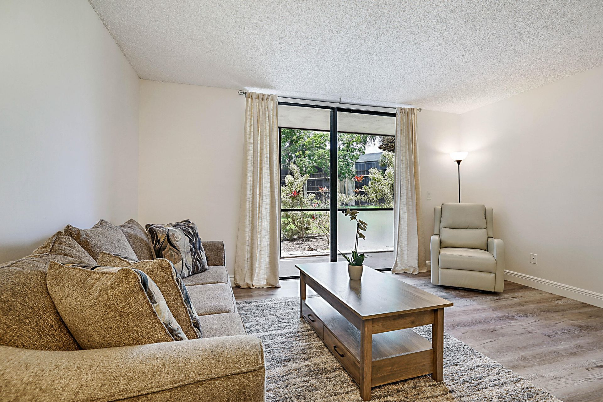 5160 Las Verdes Circle, Unit 117, Delray Beach, FL 33484 Photo