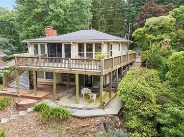 6381 Lakeview Drive, Buford, GA 30518