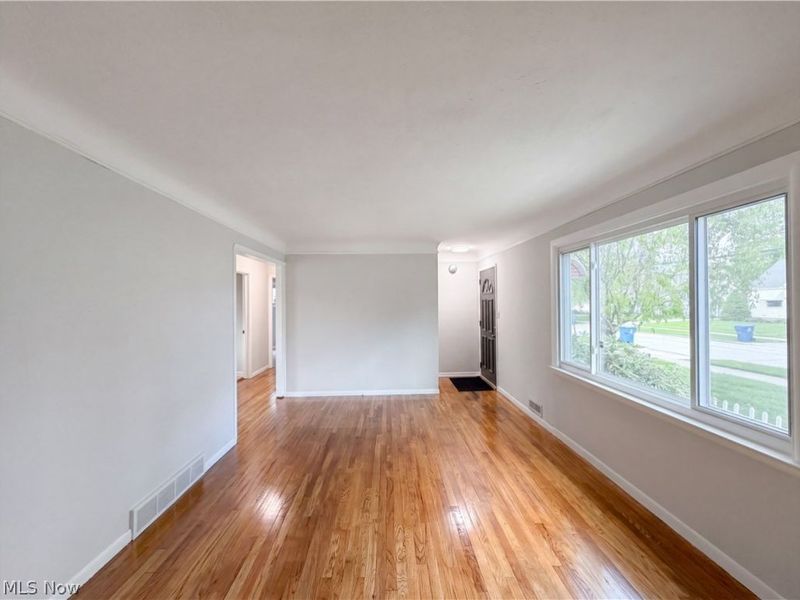 6252 Anita Drive , Cleveland, OH 44130 Photo 3