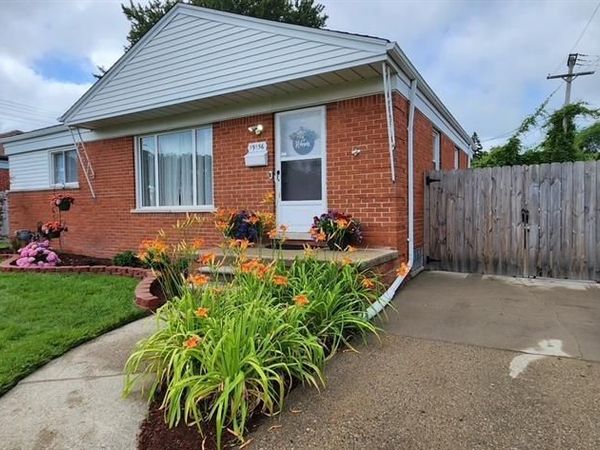 19156 Ash Avenue, Eastpointe, MI 48021