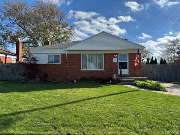 19156 Ash Avenue , Eastpointe, MI 48021