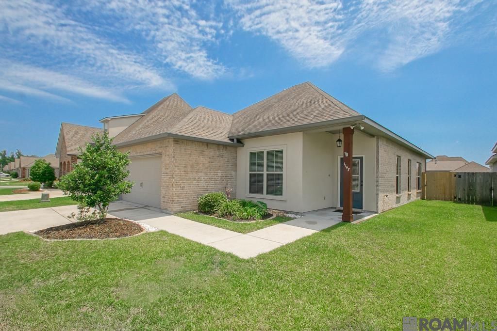 1147 Gentle Wind Dr, Baton Rouge, LA 70820 Main Photo