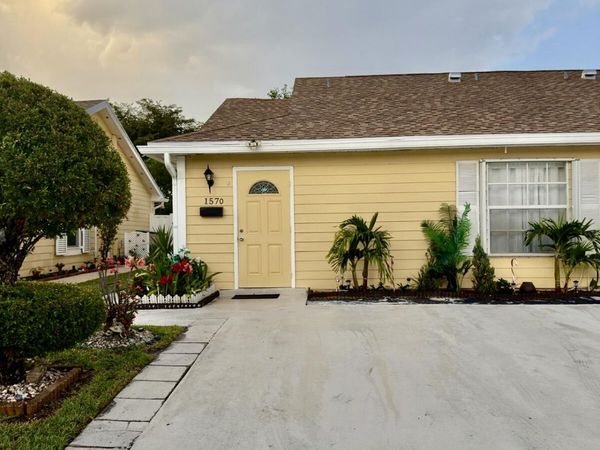 1570 Royal Forest Court, West Palm Beach, FL 33406