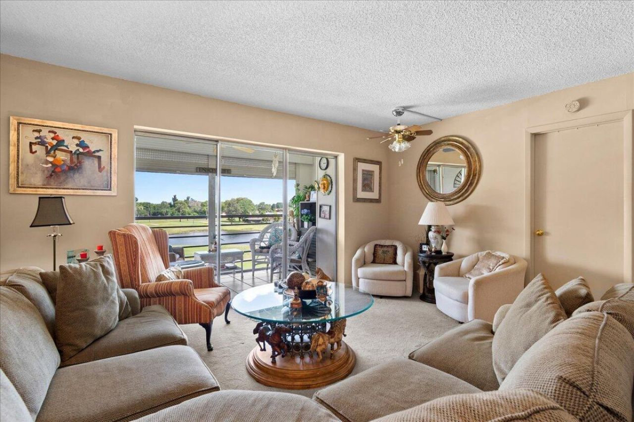 6768 10th Avenue N, Unit 410, Greenacres, FL 33467 Photo