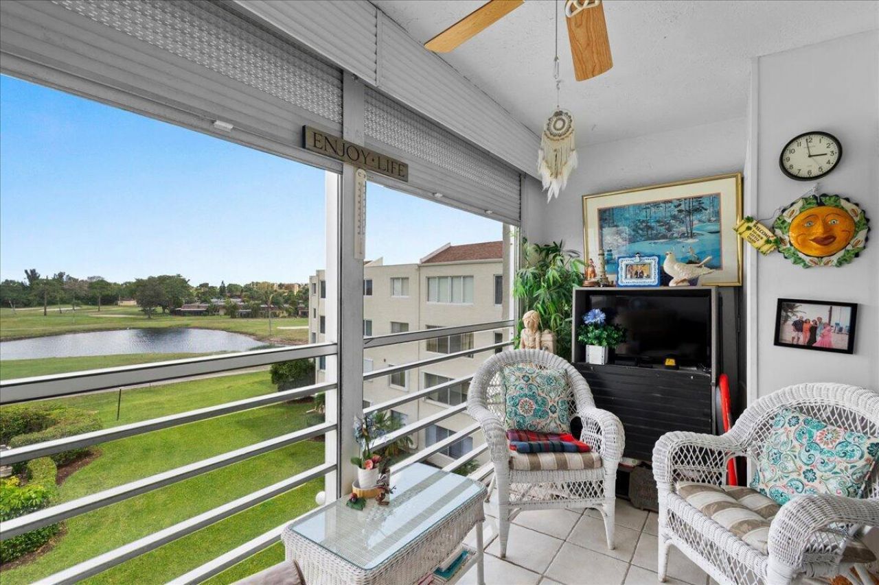 6768 10th Avenue N, Unit 410, Greenacres, FL 33467 Photo