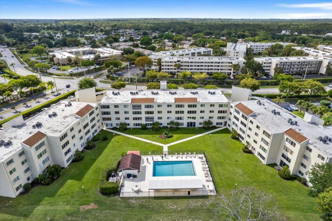 6768 10th Avenue N, Unit 410, Greenacres, FL 33467 Photo