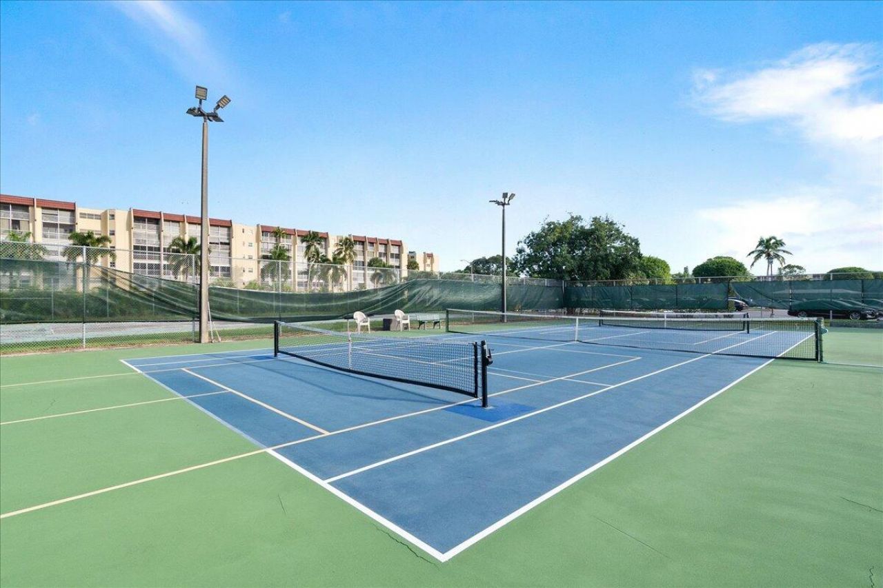 6768 10th Avenue N, Unit 410, Greenacres, FL 33467 Photo