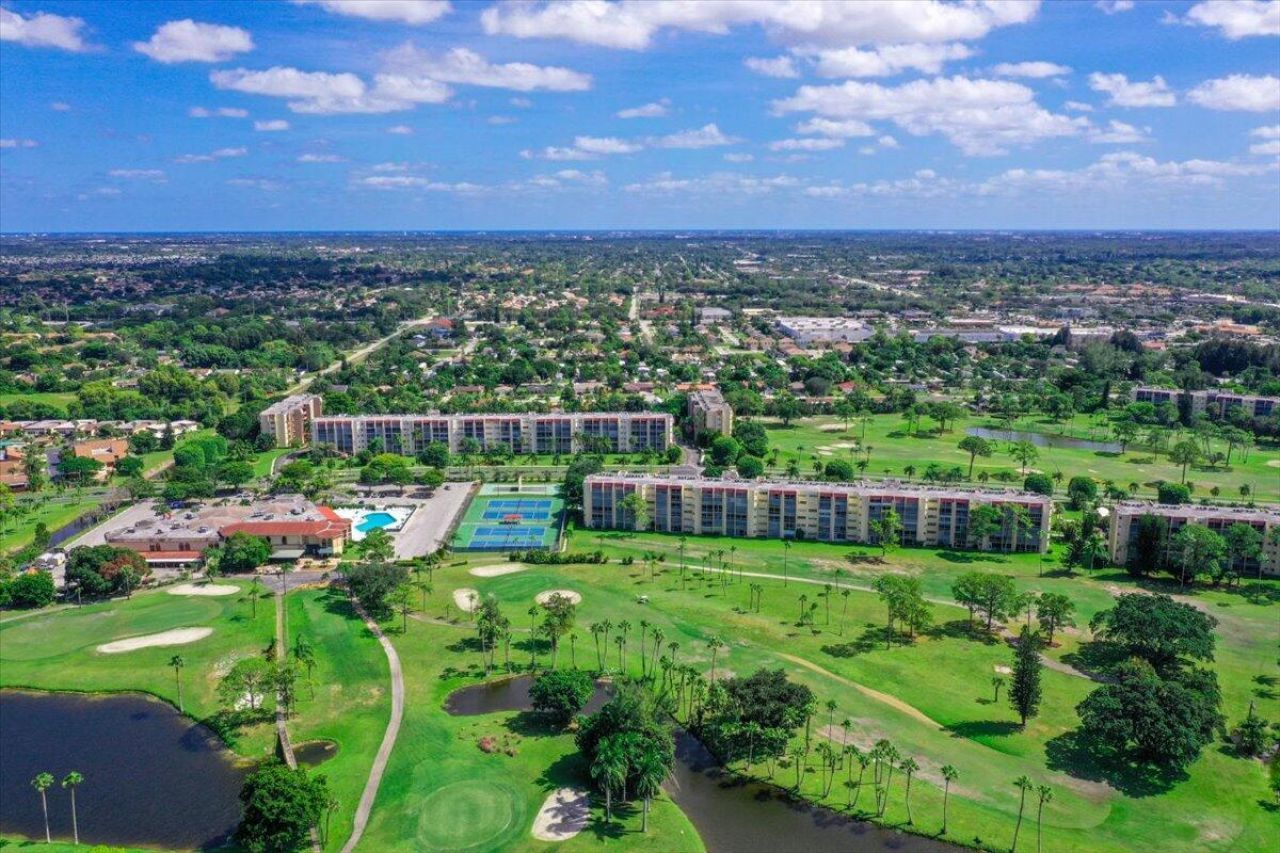 6768 10th Avenue N, Unit 410, Greenacres, FL 33467 Photo