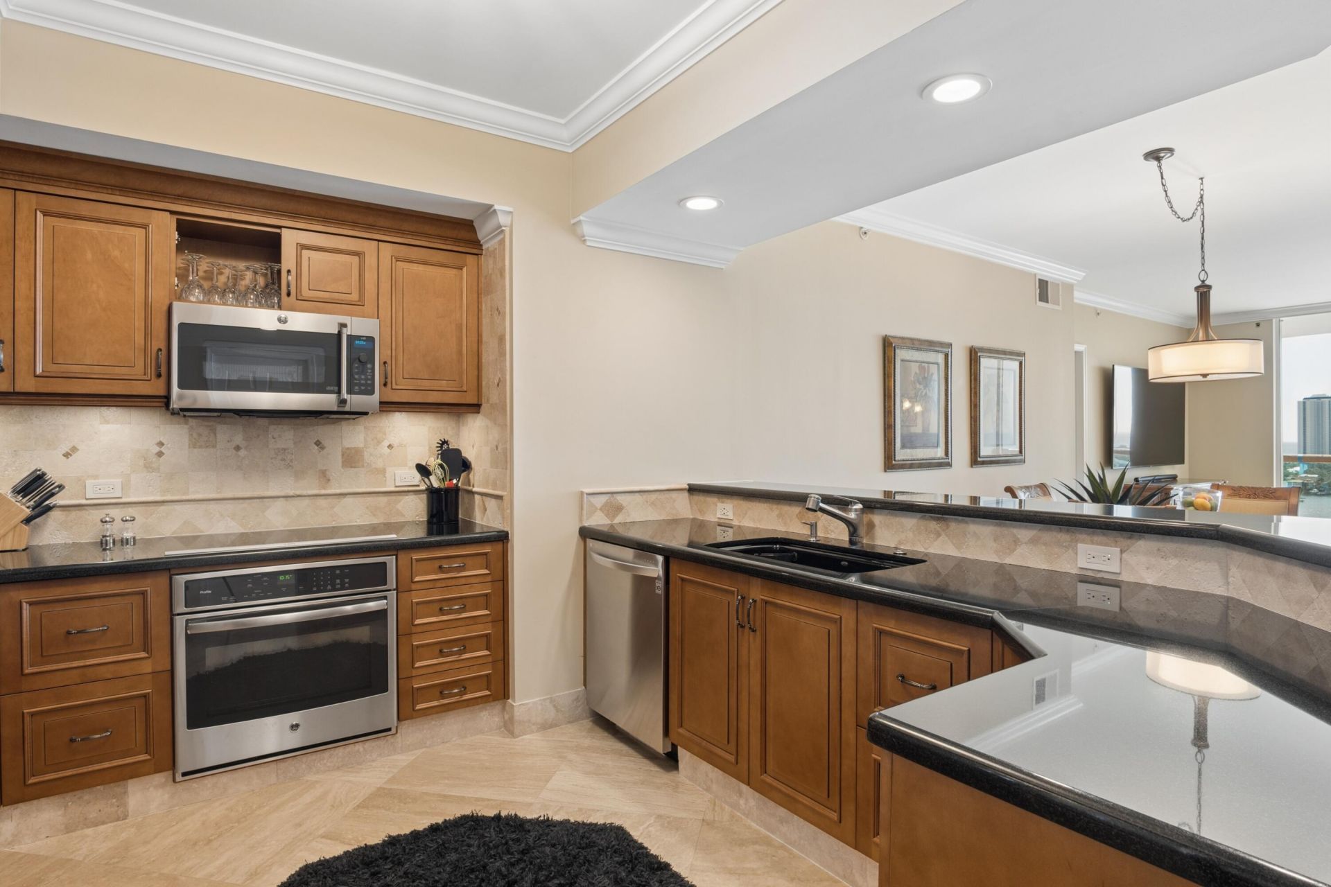 2640 Lake Shore Drive, Unit 1811, Riviera Beach, FL 33404 Photo