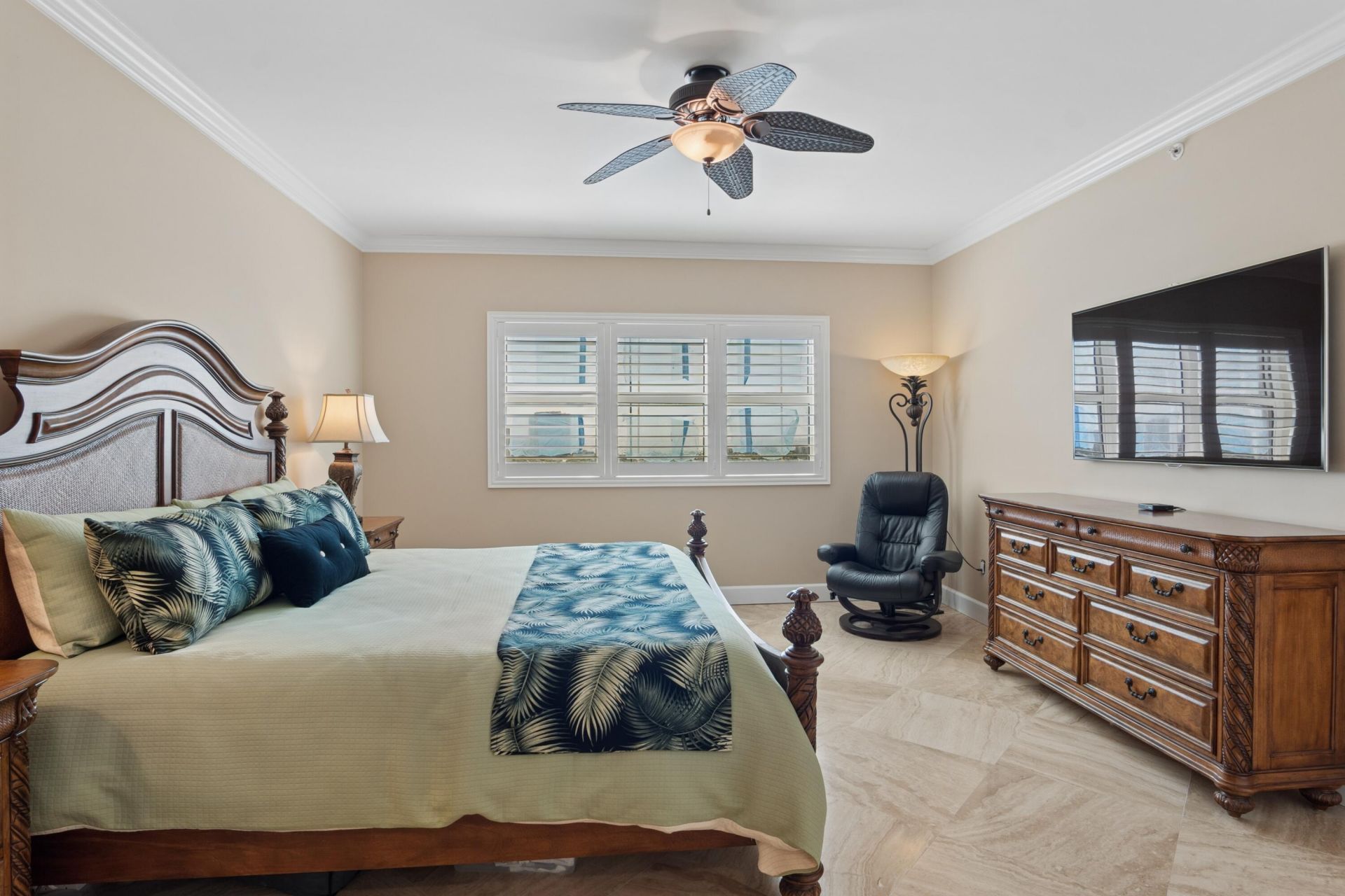 2640 Lake Shore Drive, Unit 1811, Riviera Beach, FL 33404 Photo