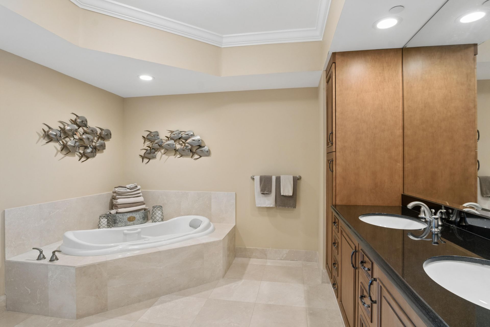 2640 Lake Shore Drive, Unit 1811, Riviera Beach, FL 33404 Photo