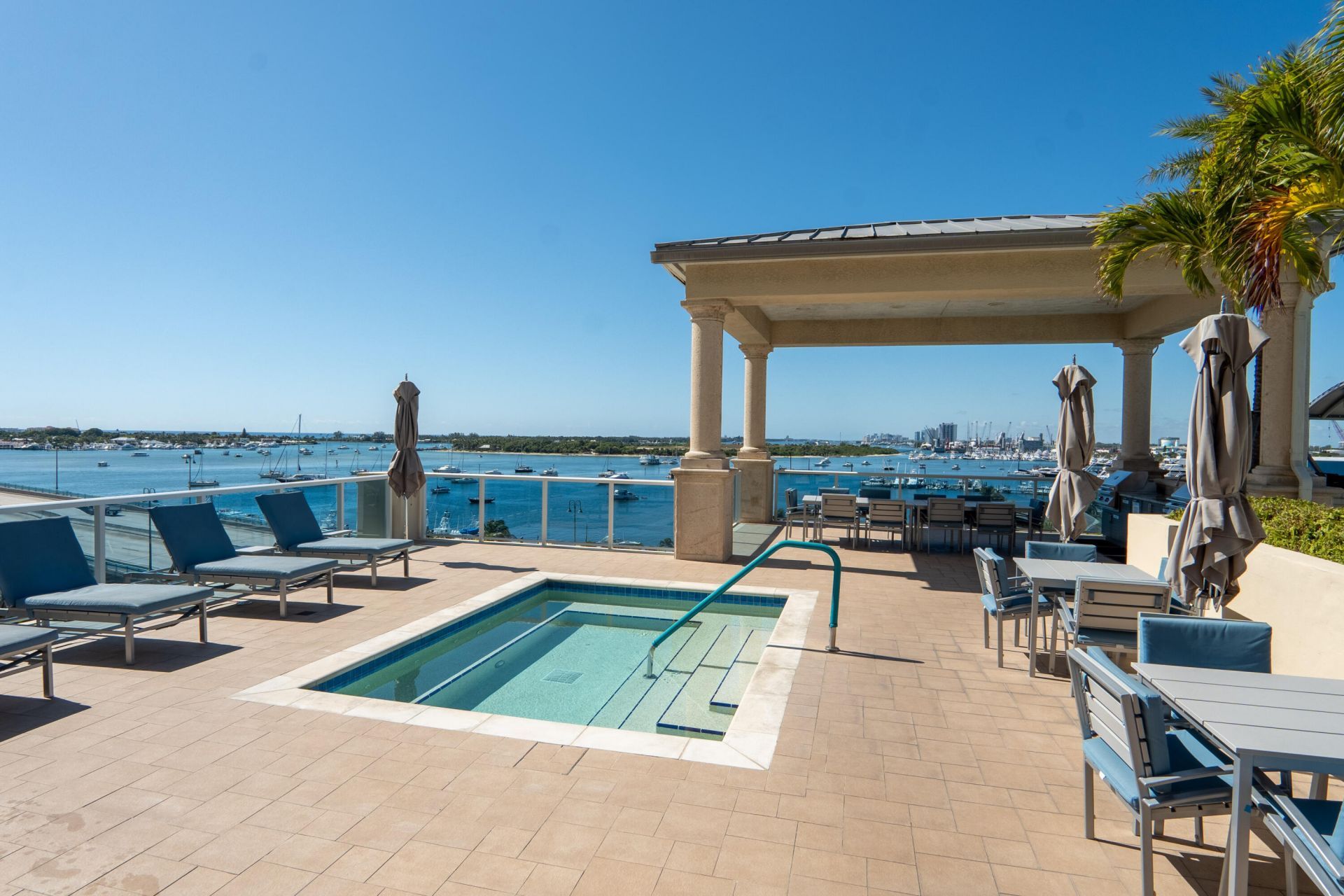 2640 Lake Shore Drive, Unit 1811, Riviera Beach, FL 33404 Photo