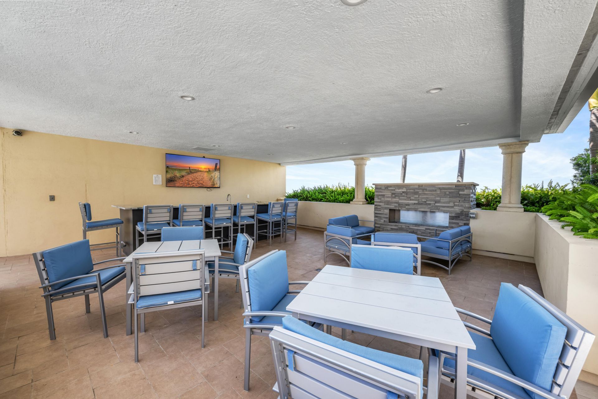 2640 Lake Shore Drive, Unit 1811, Riviera Beach, FL 33404 Photo