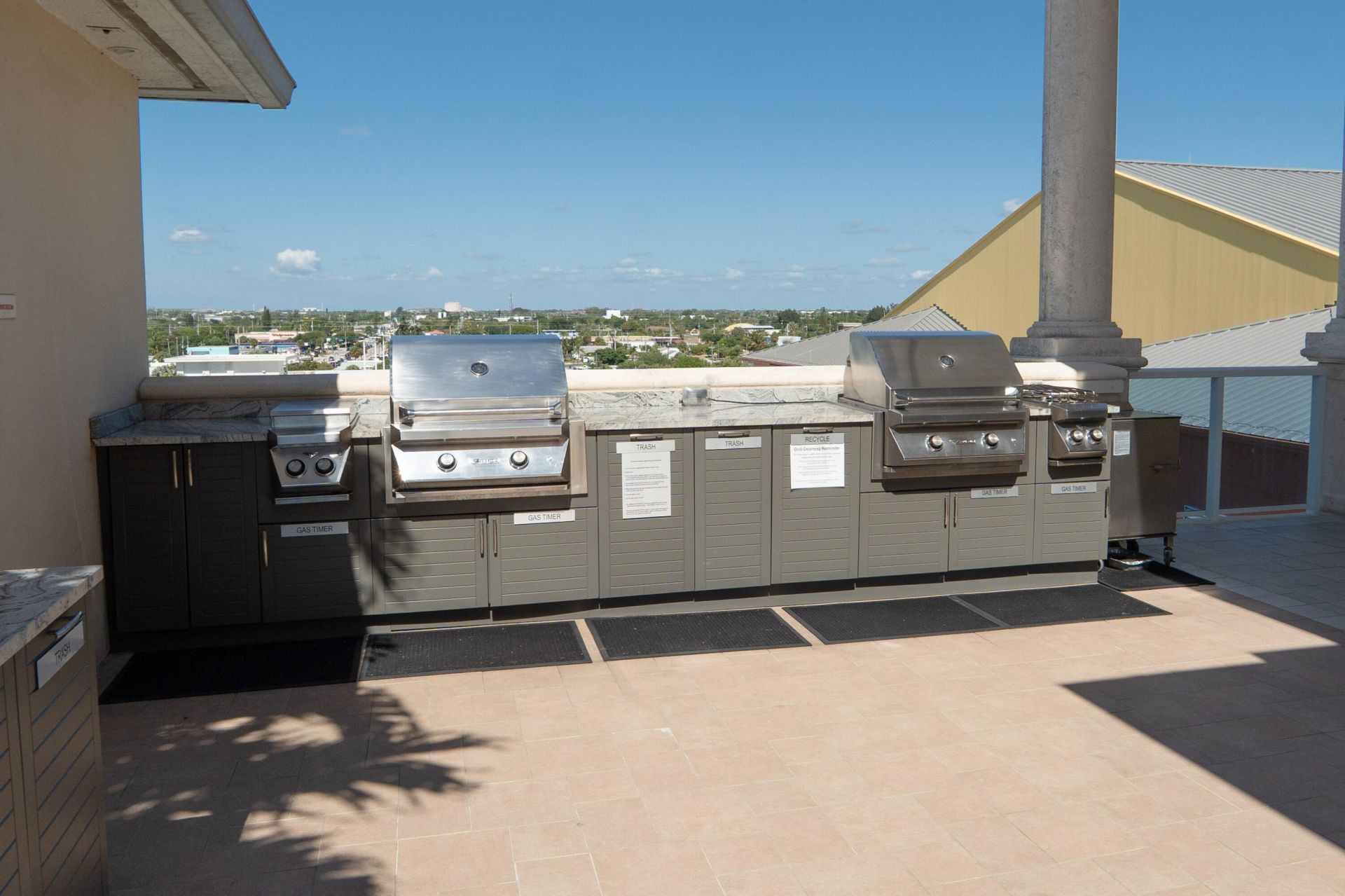 2640 Lake Shore Drive, Unit 1811, Riviera Beach, FL 33404 Photo