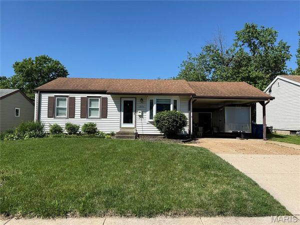 12157 Bennington Place, Maryland Heights, MO 63043