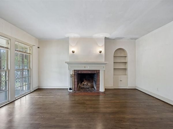 106 N Briscoe Boulevard, Dallas, TX 75211