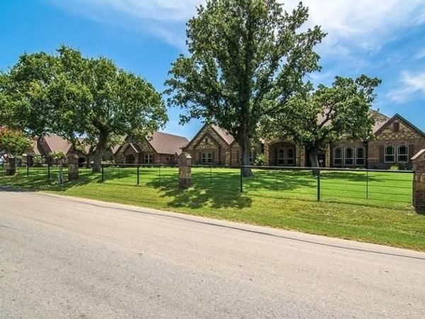 189 Hlavek Road , Decatur, TX 76234