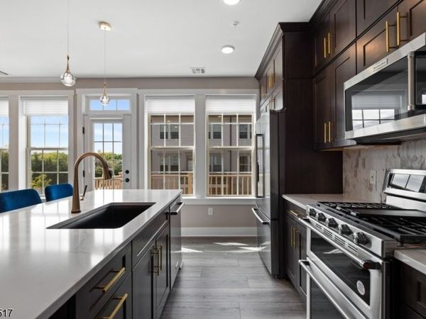 81 Arnold Dr, Wood-Ridge, NJ 07075