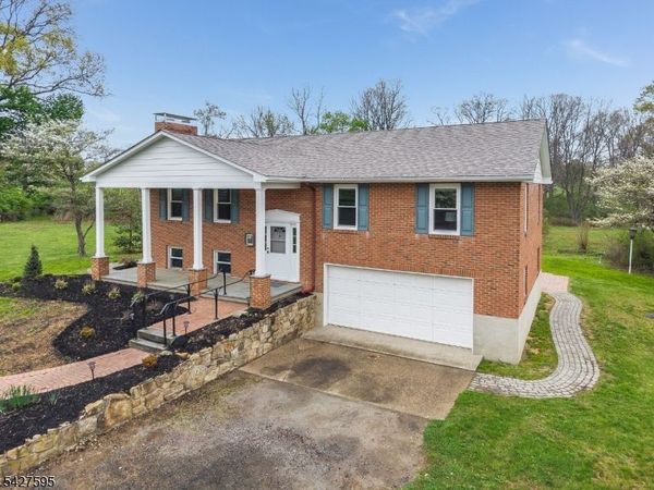 34 Berk Ln, Lebanon, NJ 08826
