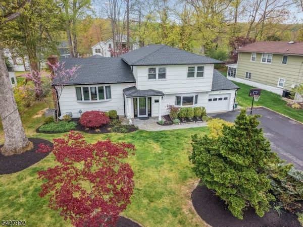 67 Woodbine Cir, New Providence, NJ 07974