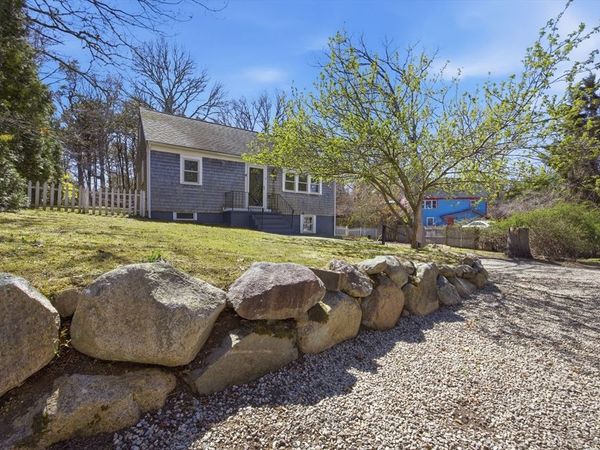 14 Saint Anns Ln, Falmouth, MA 02536