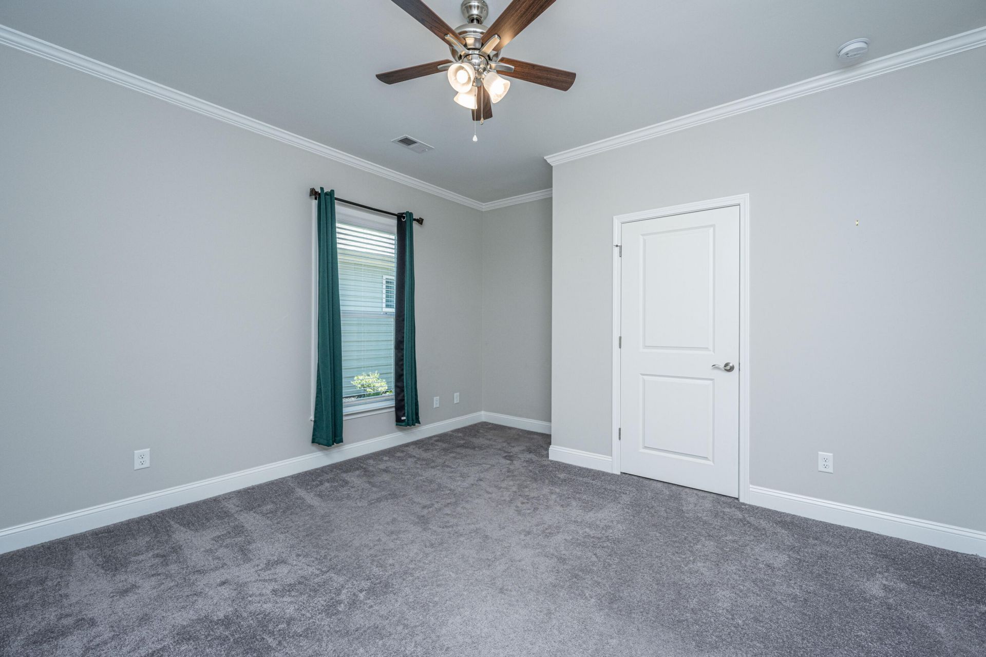 241 Garden Gate Way Photo 29