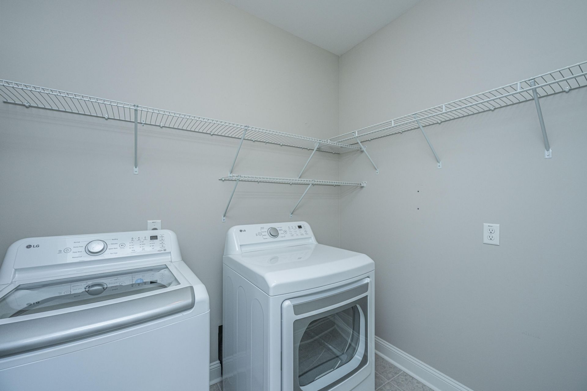 241 Garden Gate Way Photo 32