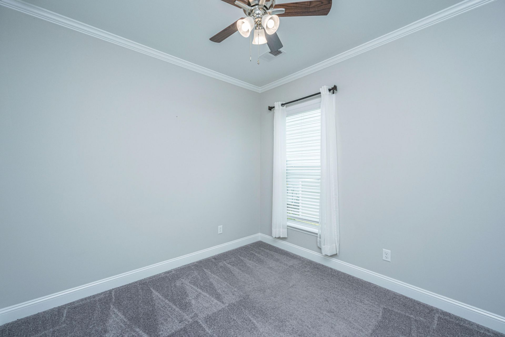 241 Garden Gate Way Photo 38