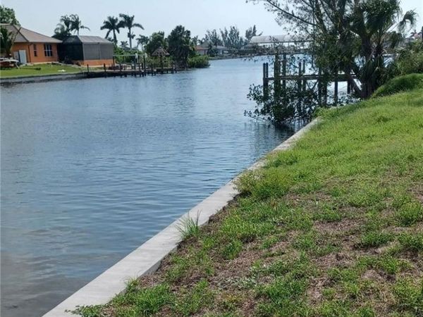 4128 NW 30th LN , CAPE CORAL, FL 33993