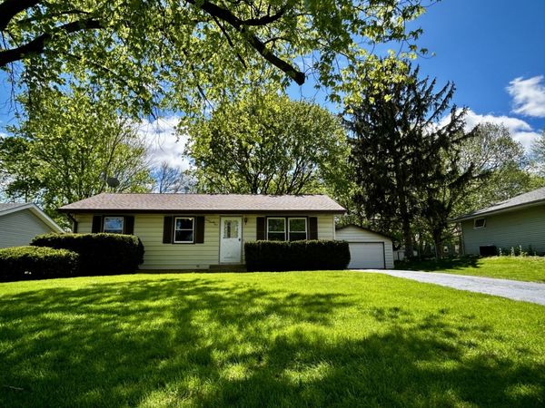 425 11TH Street , Pecatonica, IL 61063