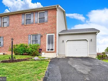 34 LARCH DRIVE, SHIPPENSBURG, PA 17257