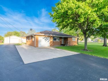 13324 CEDAR Street, Manito, IL 61546