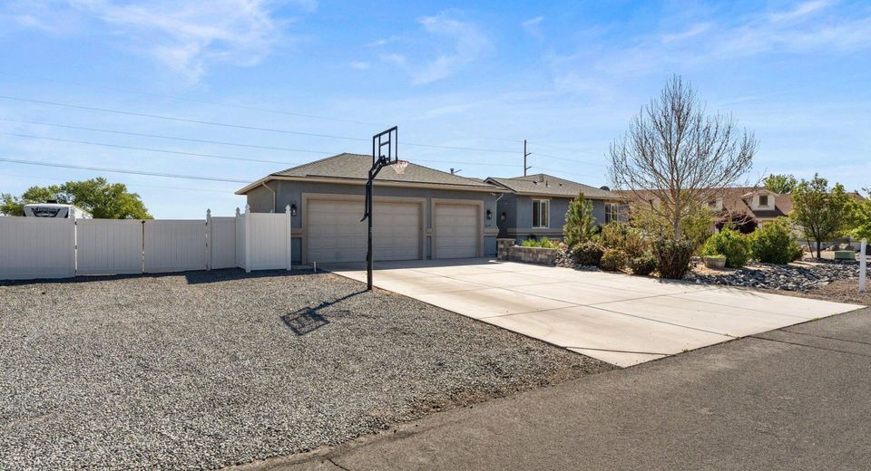 619 Saddle Horn Way, Fernley, NV 89408 Photo