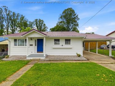 207 Lakeview Drive, Hurricane, WV 25526
