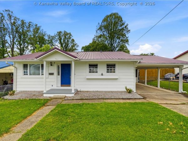 207 Lakeview Drive, Hurricane, WV 25526
