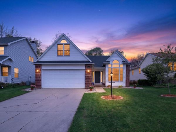 3221 W Wild Cherry Ridge, Mishawaka, IN 46544