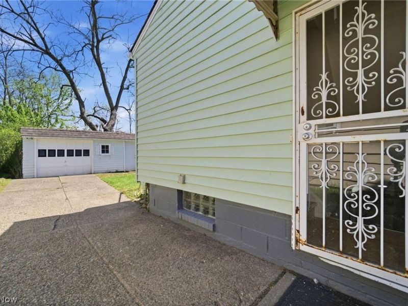 4437 E 158th Street , Cleveland, OH 44128 Photo 3