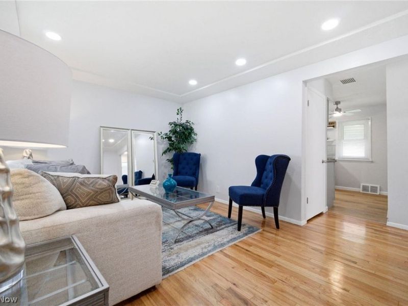 4437 E 158th Street , Cleveland, OH 44128 Photo 6