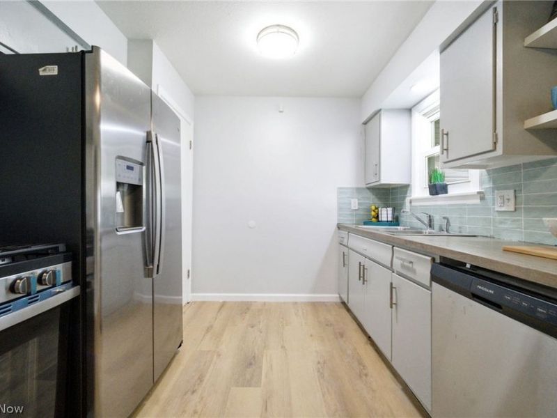 4437 E 158th Street , Cleveland, OH 44128 Photo 9