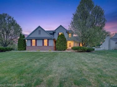 5265 Genesee Oaks Court, Grand Blanc, MI 48439