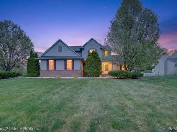 5265 Genesee Oaks Court, Grand Blanc, MI 48439