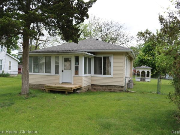 8 Maple Street, Oxford Village, Mi 48371