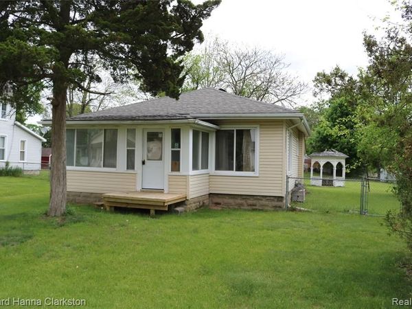 8 Maple Street, Oxford Vlg, MI 48371