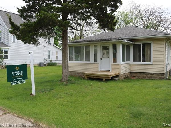 8 Maple Street, Oxford Vlg, MI 48371