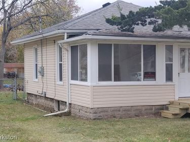 8 Maple Street, Oxford Vlg, MI 48371