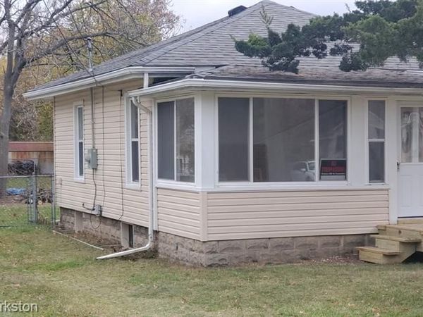 8 Maple Street, Oxford Vlg, MI 48371