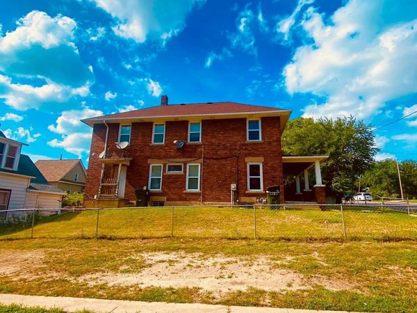 1215 FLOYD BLVD, Sioux City, IA 51104