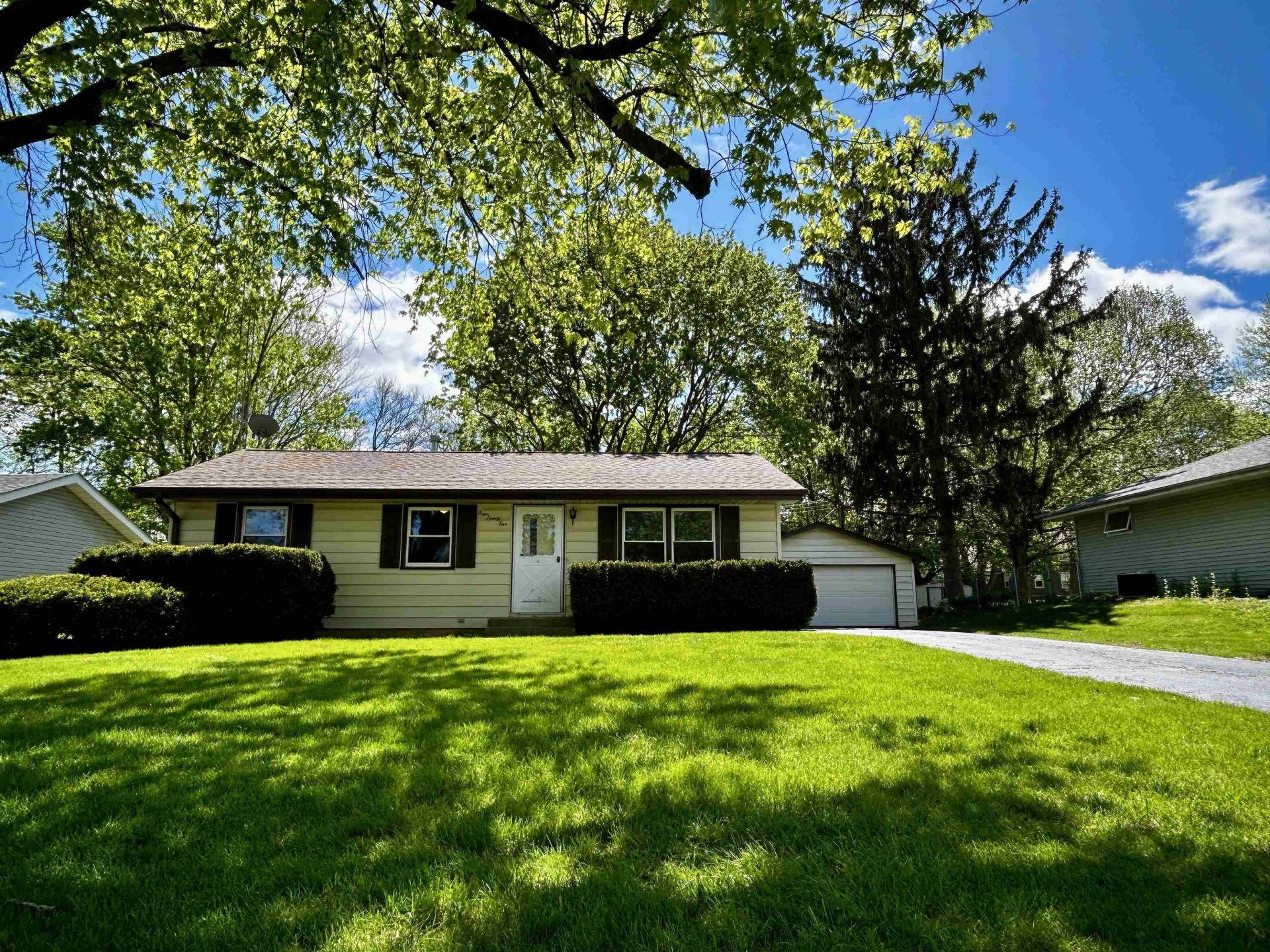 425 11th Street, Pecatonica, IL 61063 Main Photo