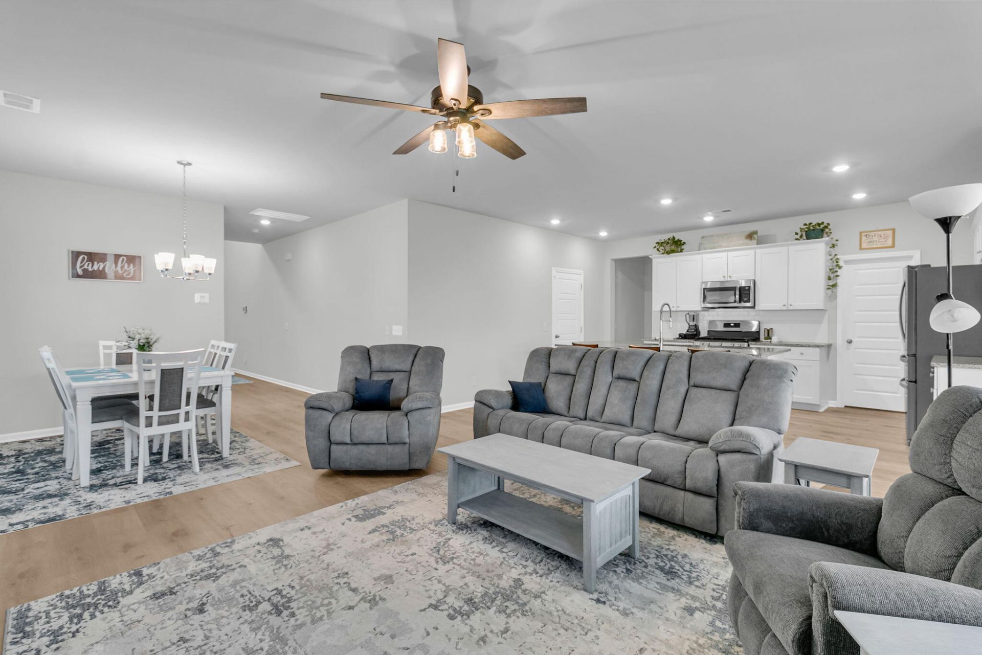 1125 Spotflower Street Photo 12