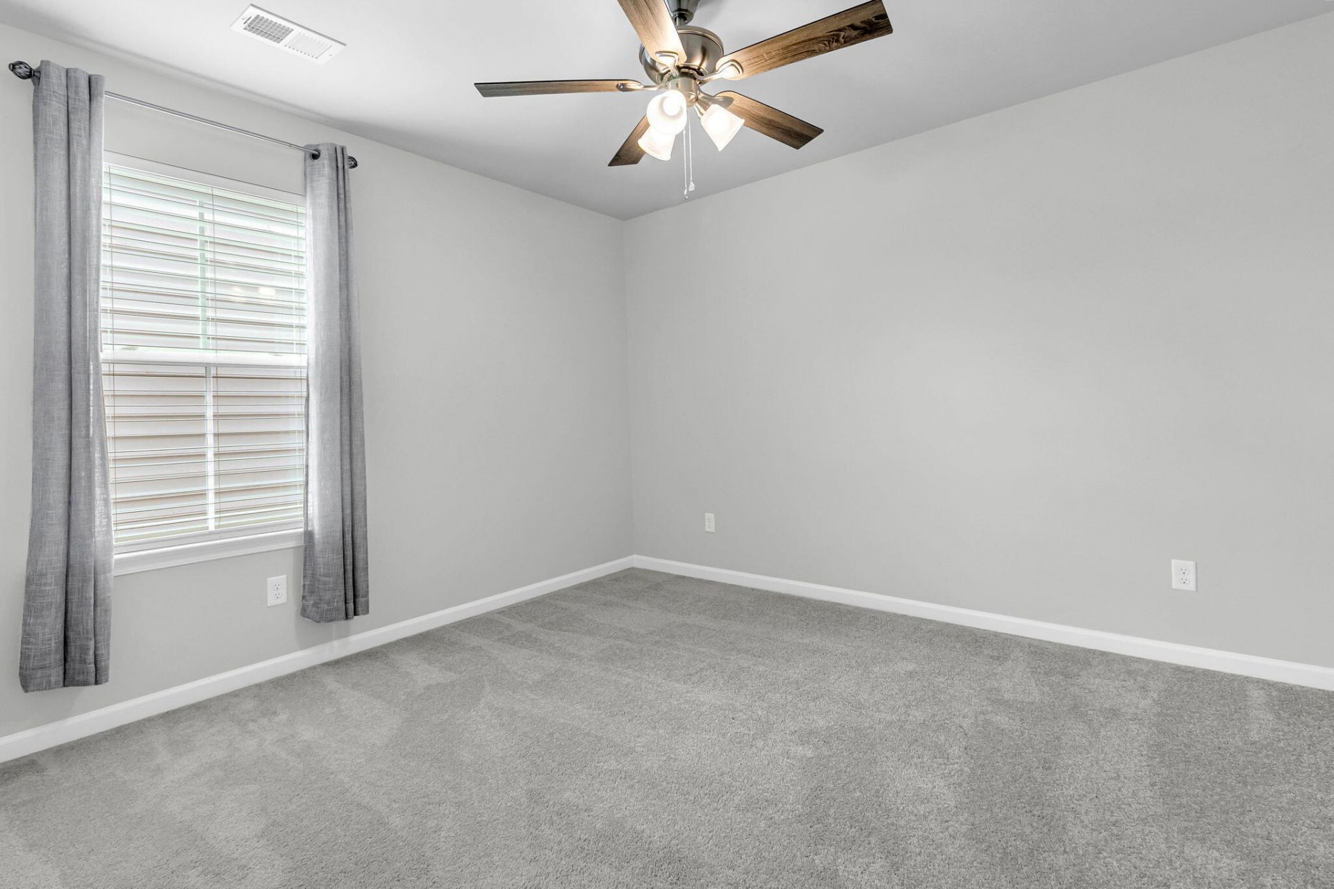 1125 Spotflower Street Photo 24